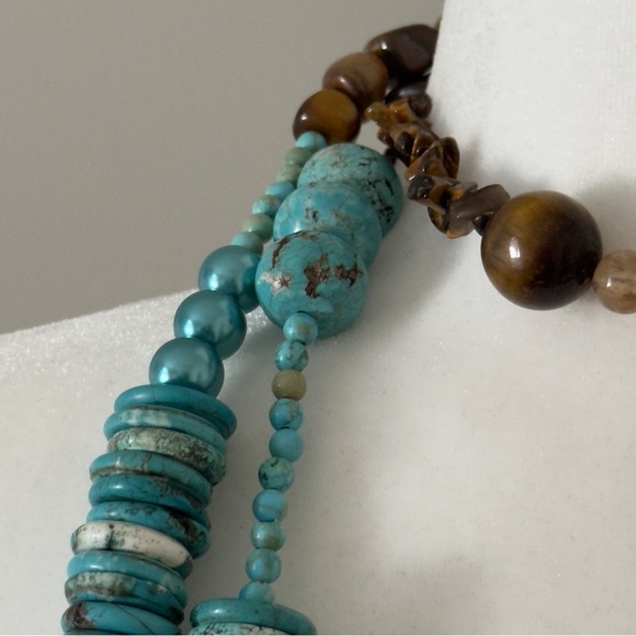 One-of-a-kind semi precious turquoise necklace by Jolie Altman - Picture 3 of 8